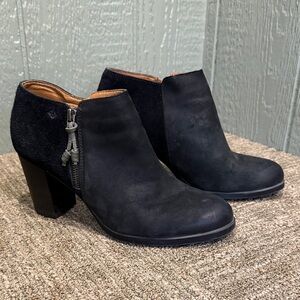 Sperry Black Heeled Ankle Booties with Zipper - 10